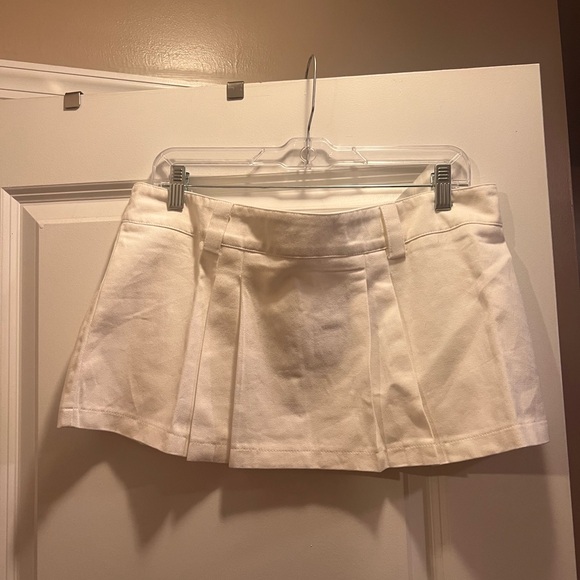 princess polly white mini skirt - Picture 3 of 3